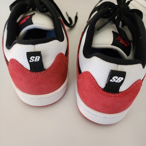 Nike Black and Red Sneakers - Picture 5 of 11